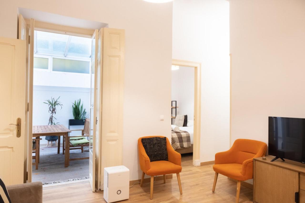 Central Apartment With Terrace By Lovelystay Lisbon Exterior photo