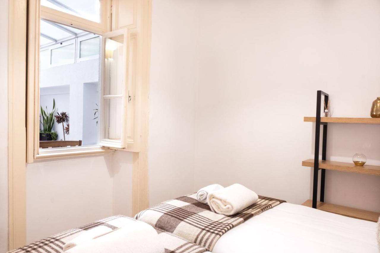 Central Apartment With Terrace By Lovelystay Lisbon Exterior photo