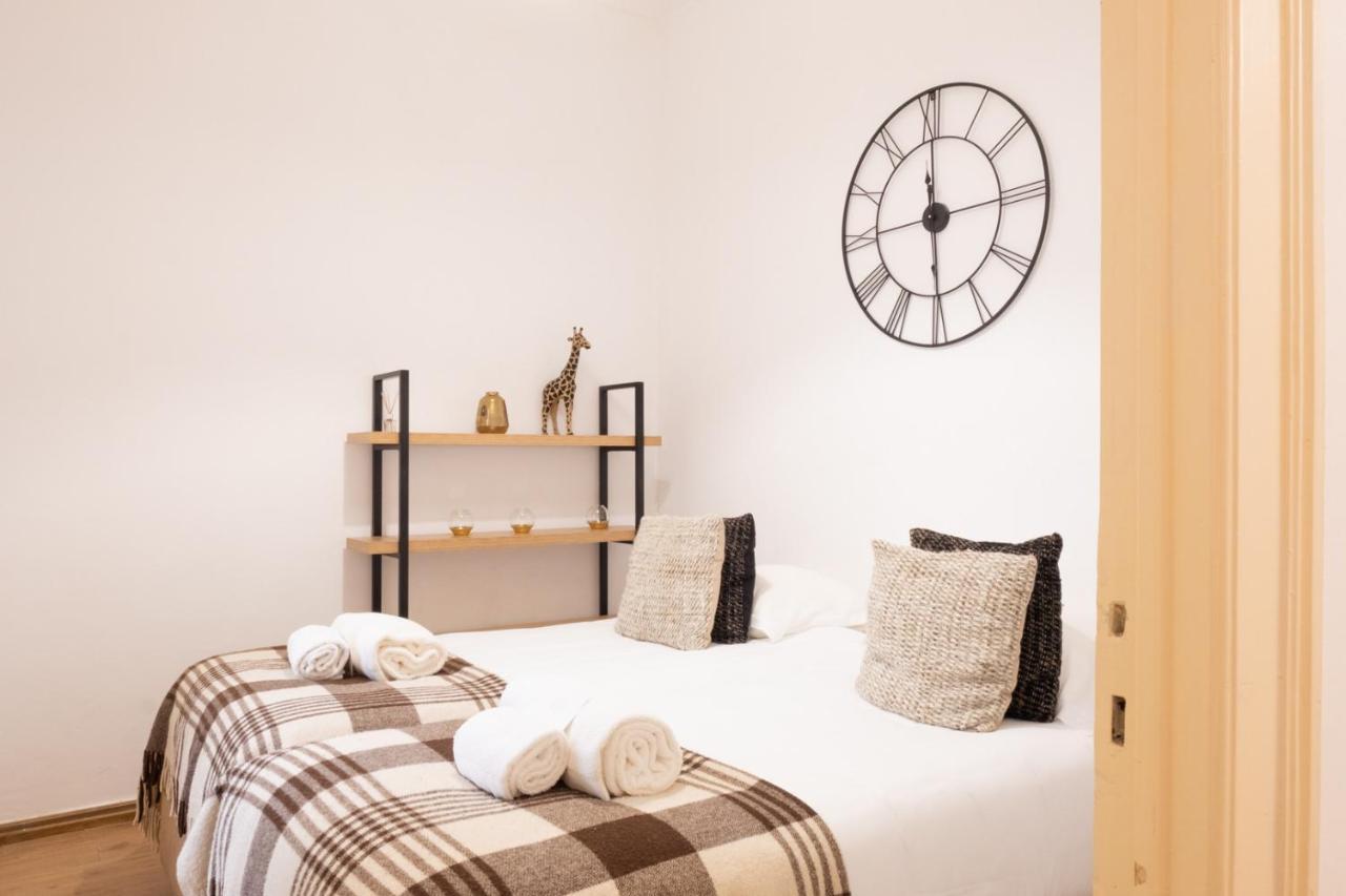 Central Apartment With Terrace By Lovelystay Lisbon Exterior photo
